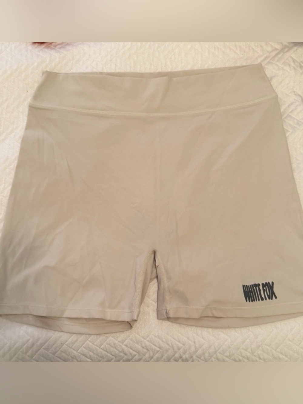White Fox Women's cream Biker Shorts! Size extra large- like new!